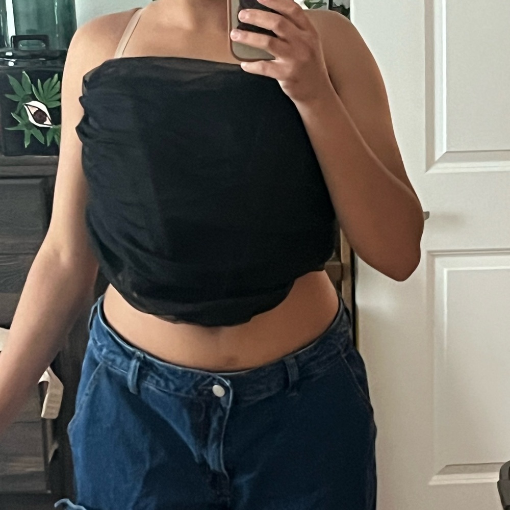 Black sleeveless crop-top Fashion Nova top